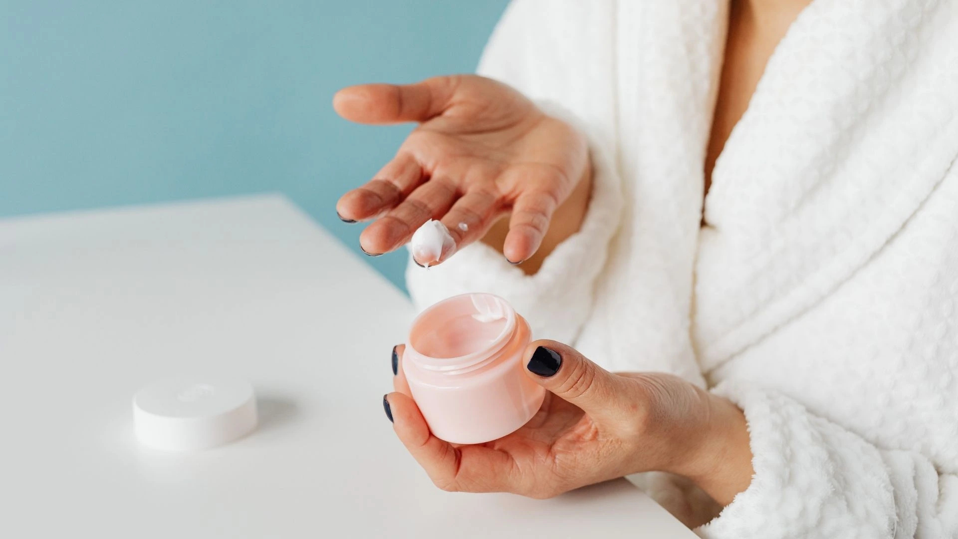 Ako bojovať so suchou pleťou počas zimyb